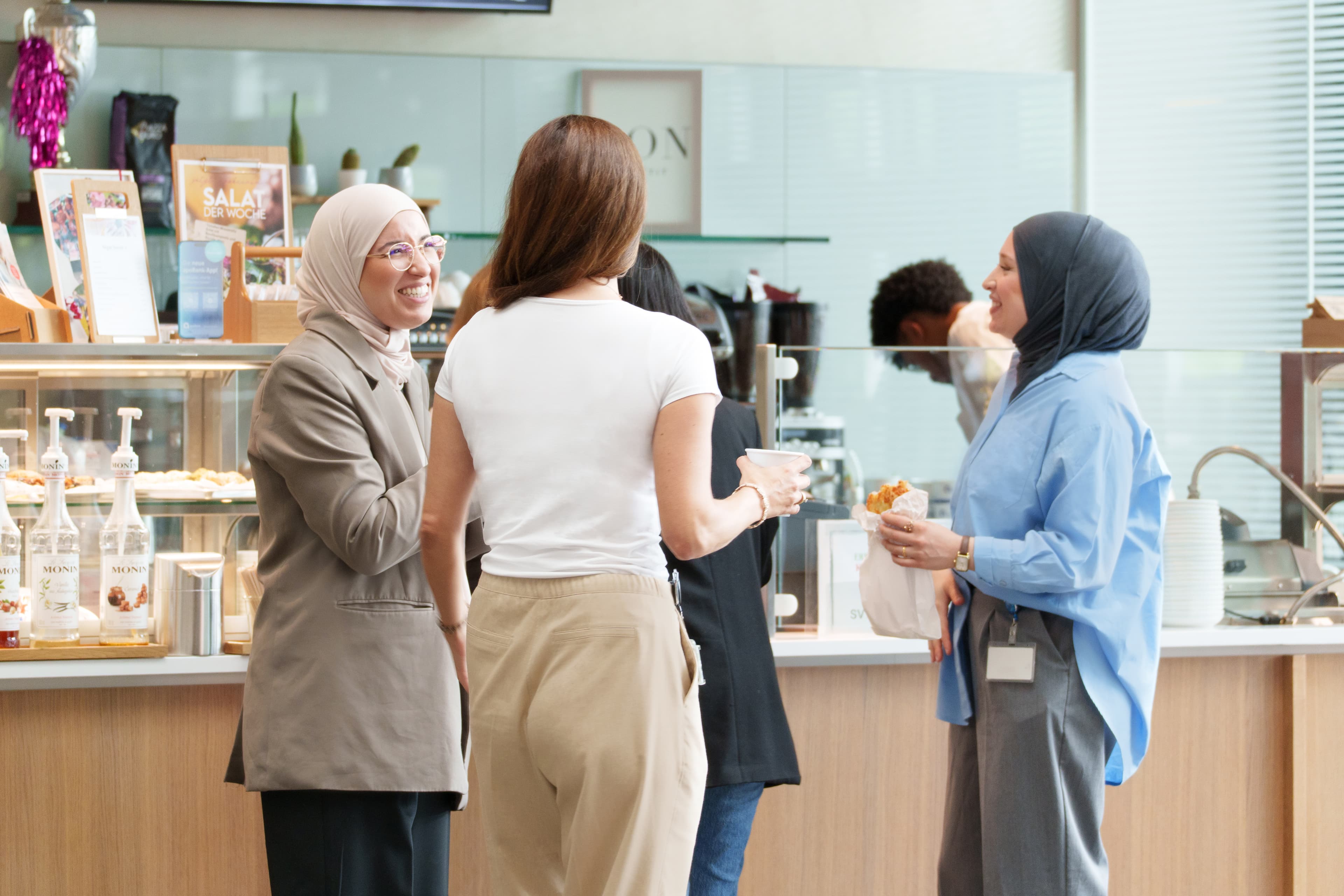 Mitarbeitende im Cafè