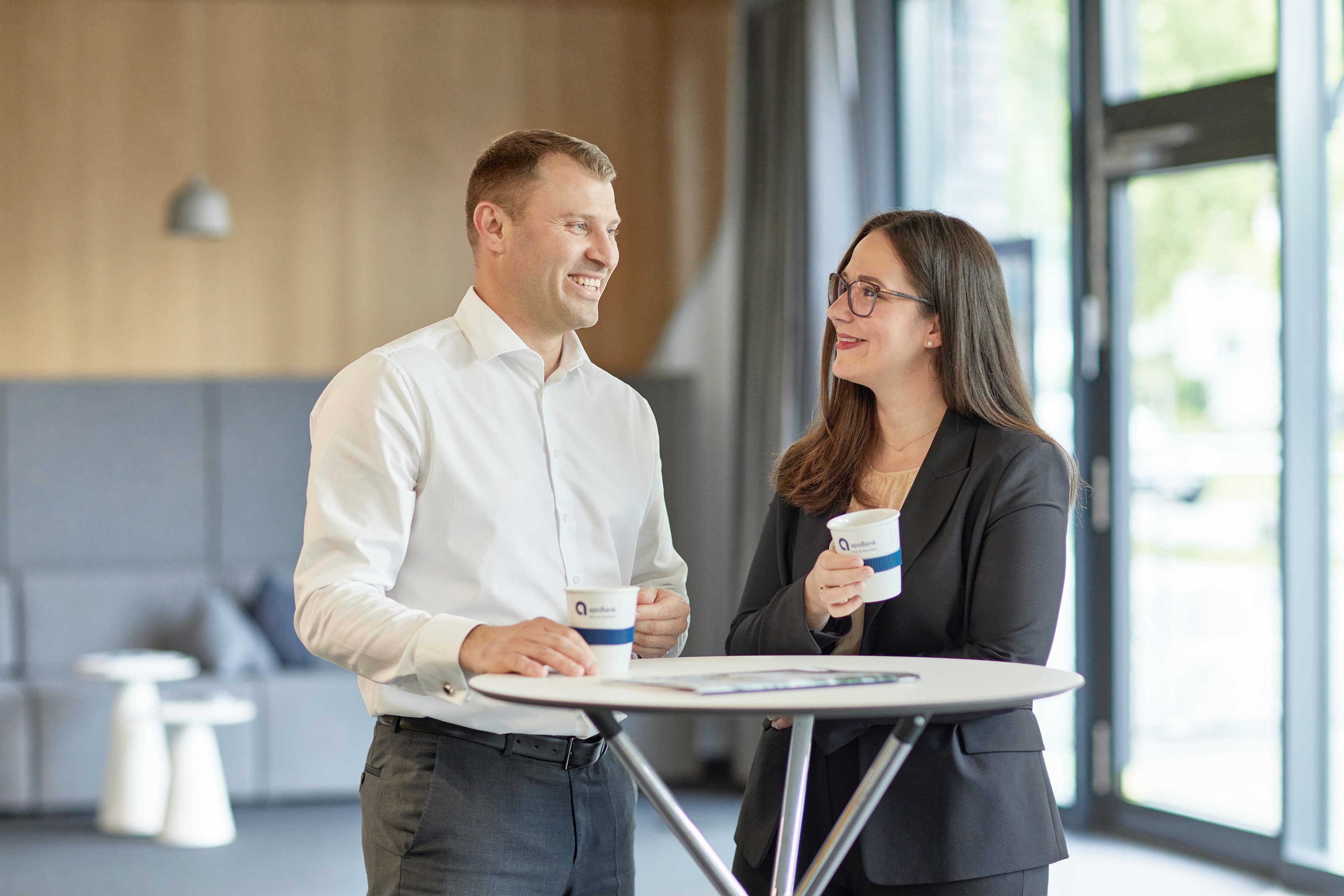 Mitarbeiter beim Kaffee trinken